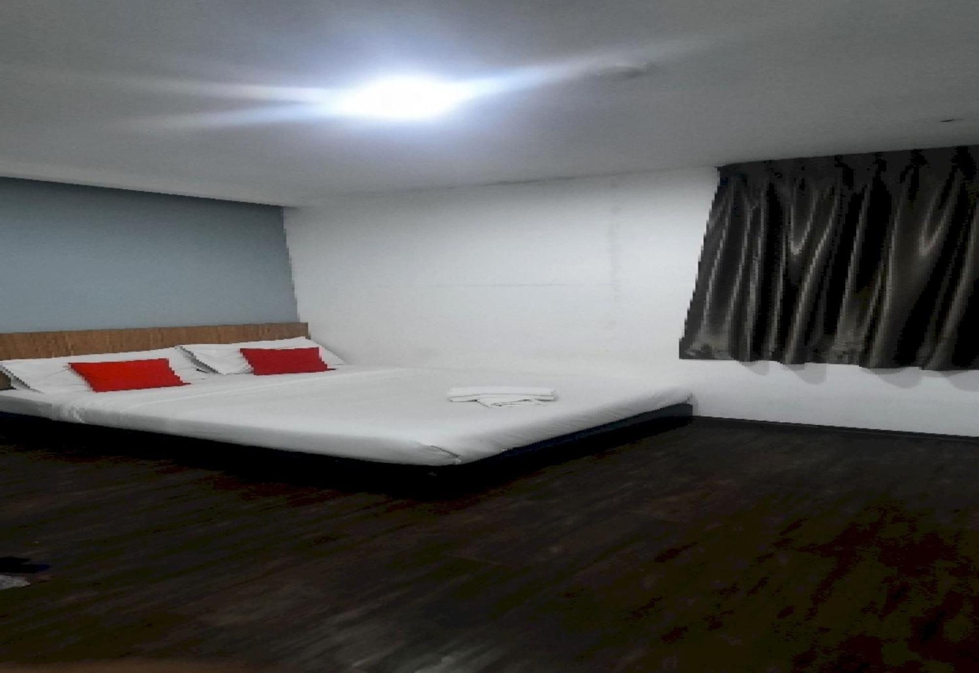 Super Oyo 90724 Rg Hotel Air Hitam Exterior foto