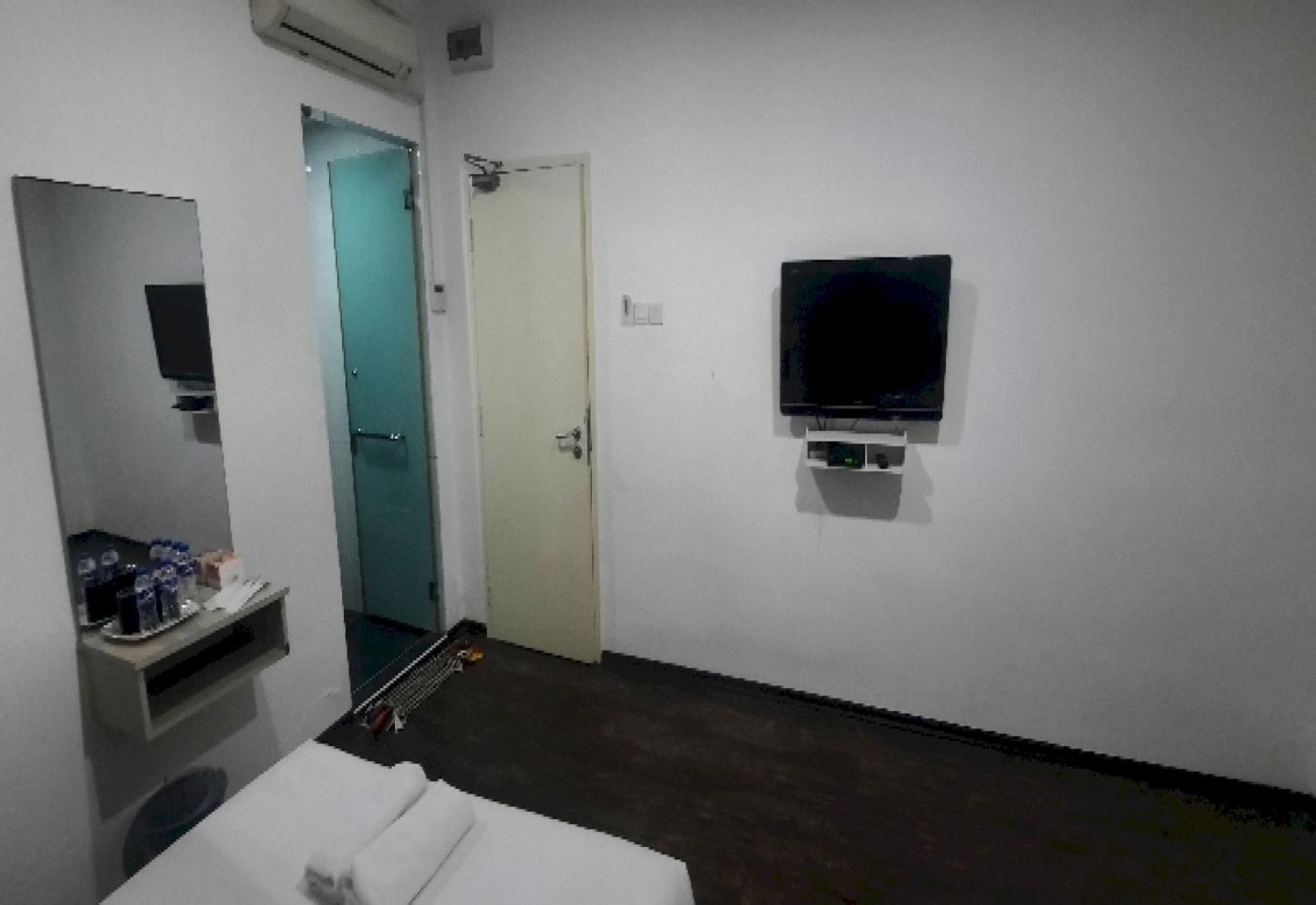 Super Oyo 90724 Rg Hotel Air Hitam Exterior foto